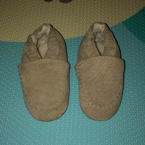 Gently used Robeez 12-18 month baby moccasins.